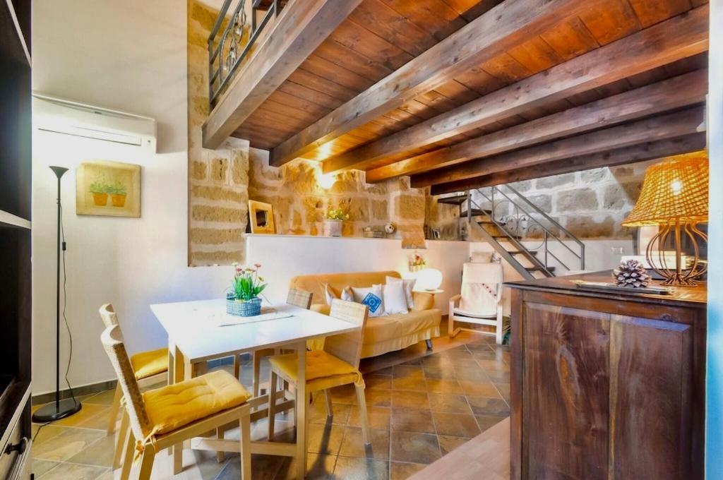 Alghero Old Town Apartment Steps To Sea And Scenic Ramparts ภายนอก รูปภาพ
