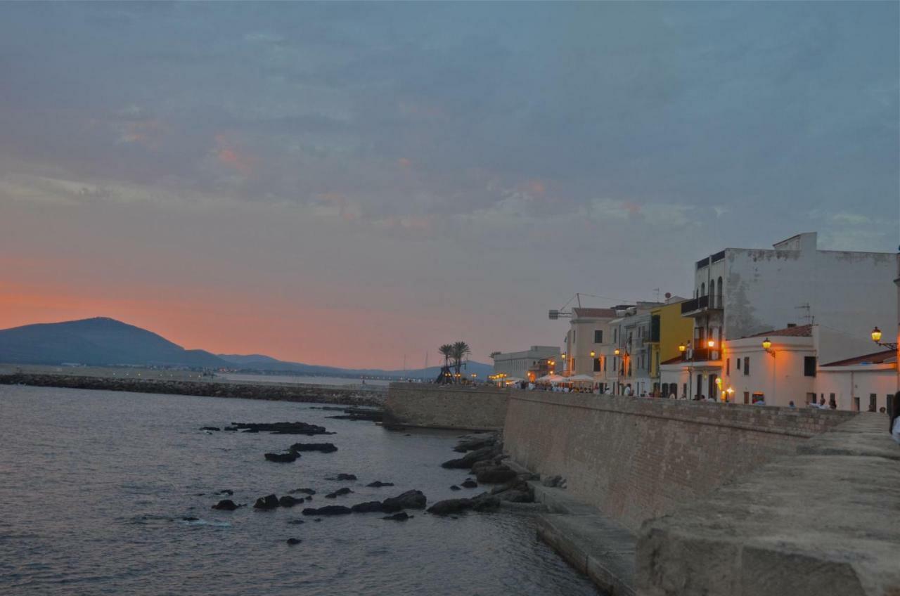 Alghero Old Town Apartment Steps To Sea And Scenic Ramparts ภายนอก รูปภาพ